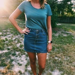 Green T-shirt with criss-cross in the back